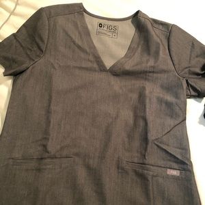 Figs scrub top